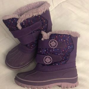 Girls 9/10 snow boots